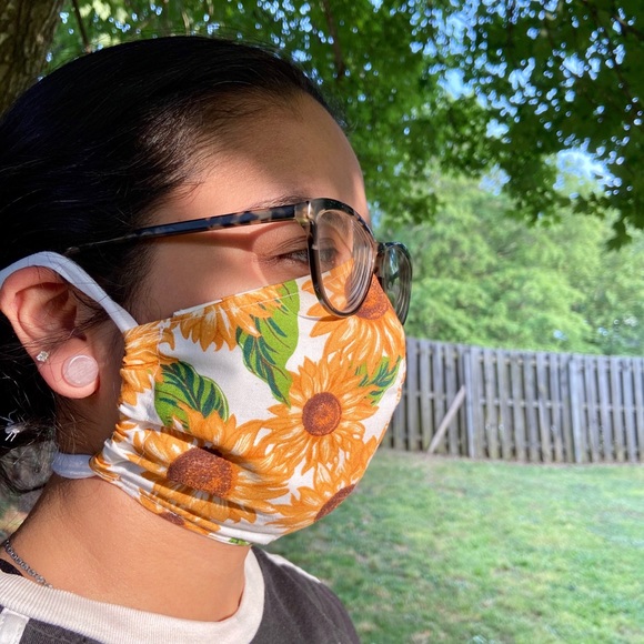 Adjustable face mask with filter pocket - Picture 4 of 4